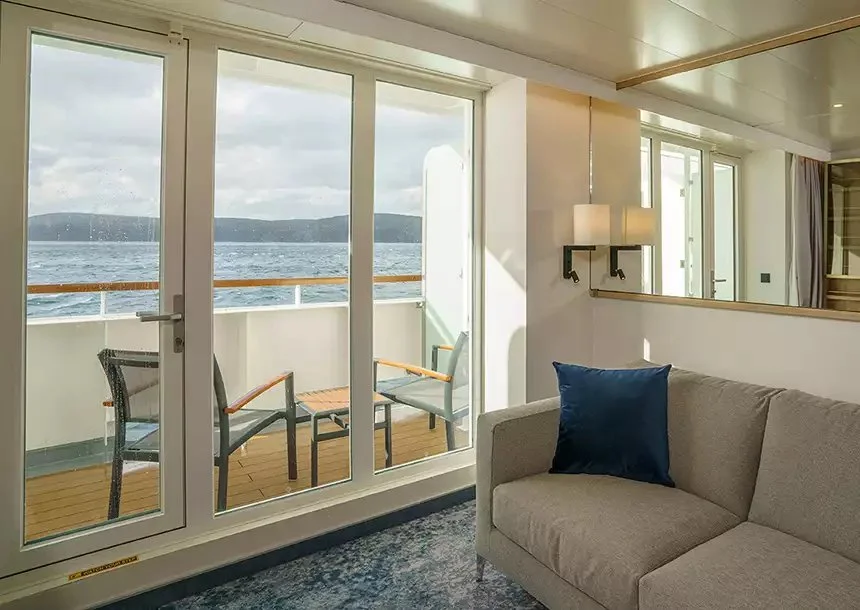 16-ultramarine-ultramarine-06