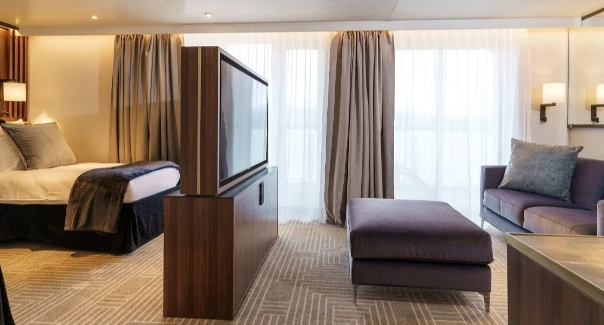 16-ultramarine-ultramarine-07