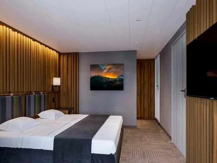 16-ultramarine-ultramarine-48