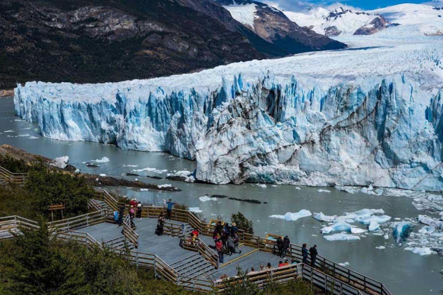 4小時 中午：佩里托莫雷諾冰河木棧道