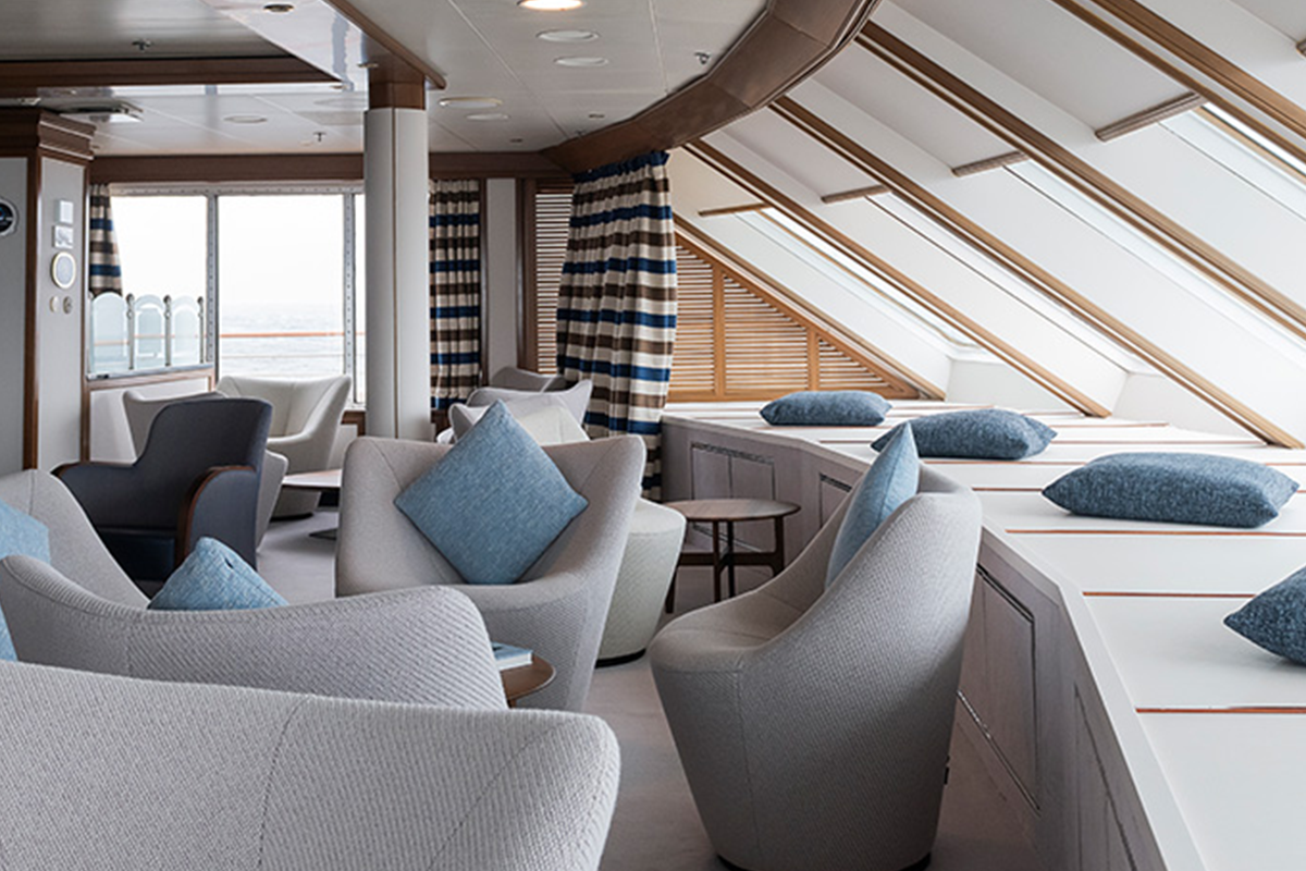 observation lounge discoverer plx